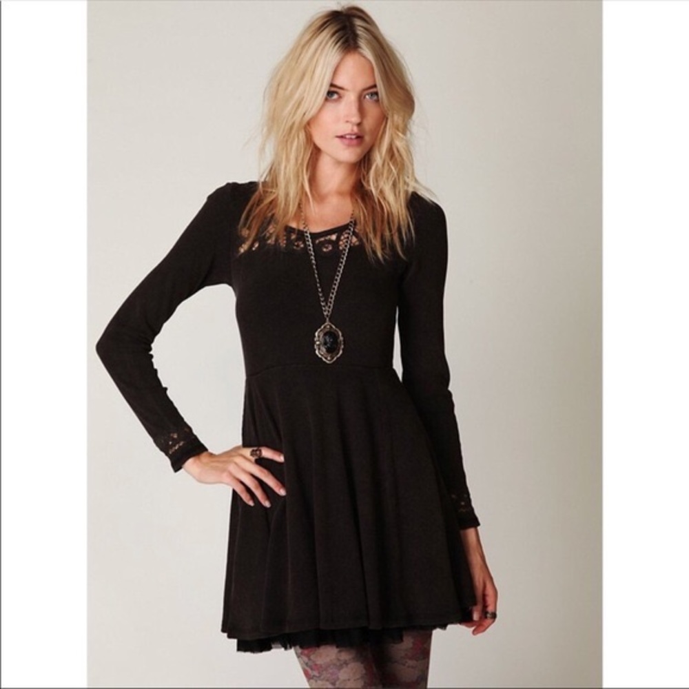 FREE PEOPLE ✨ long sleeve black lace dress